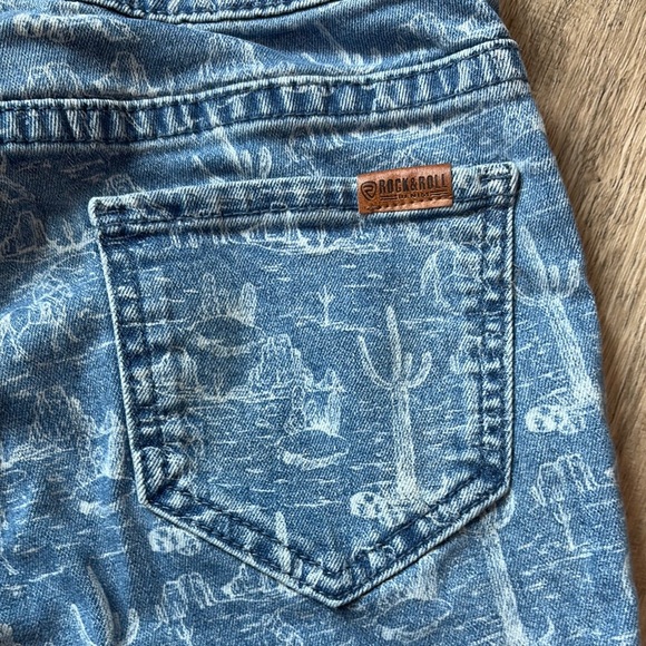 High Rise Blue Patterned Jeans - Picture 6 of 7